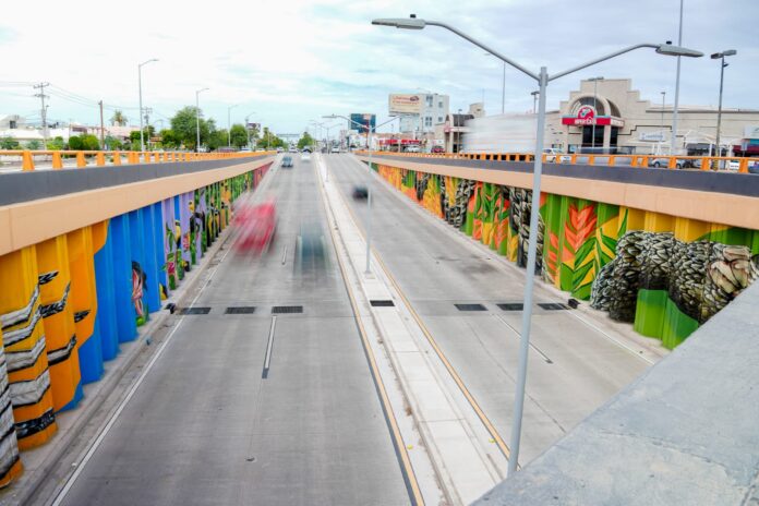 Mural artístico en el paso a desnivel de Colosio y Solidaridad en Hermosillo