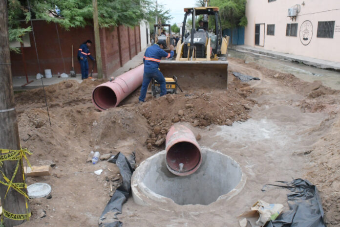 Rehabilitación de colector sanitario en calles Juan de Dios Bojórquez y Yaquis en El Sahuaro