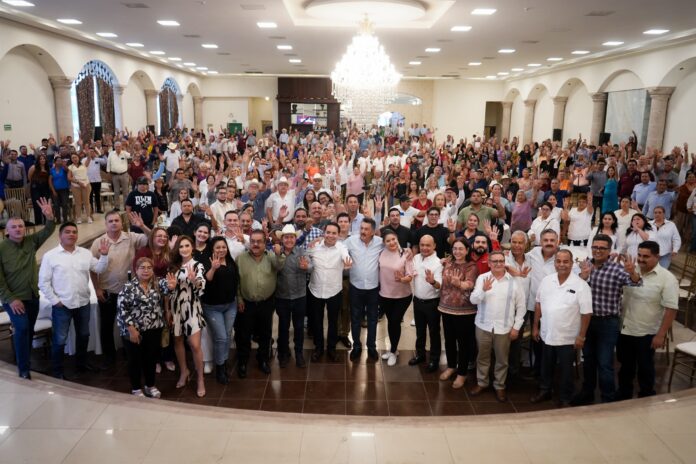 Javier Lamarque durante reunión con cerca de 700 líderes del sur de Sonora en Ciudad Obregón