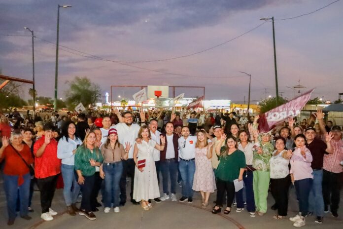 Javier Lamarque celebra su cumpleaños con familias durante asamblea informativa en Pueblitos, Hermosillo