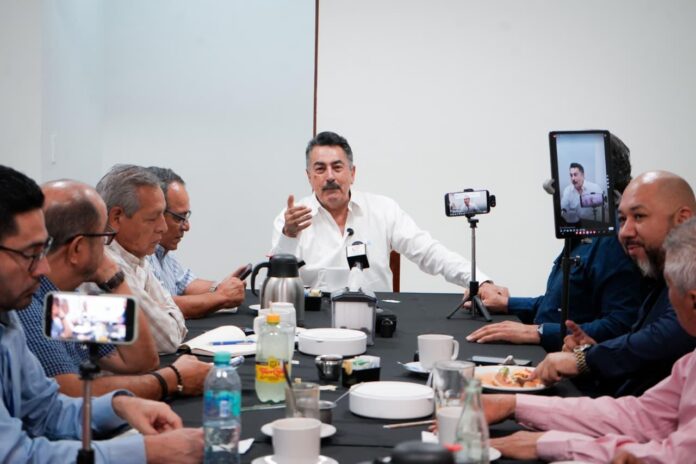 Javier Lamarque plantea segundo piso de la Transformación durante entrevistas en Sonora