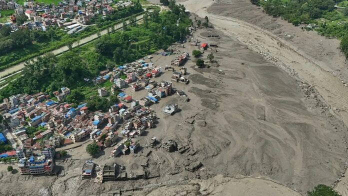 Inundación del río Bhote Koshi arrasa pueblos en Nepal