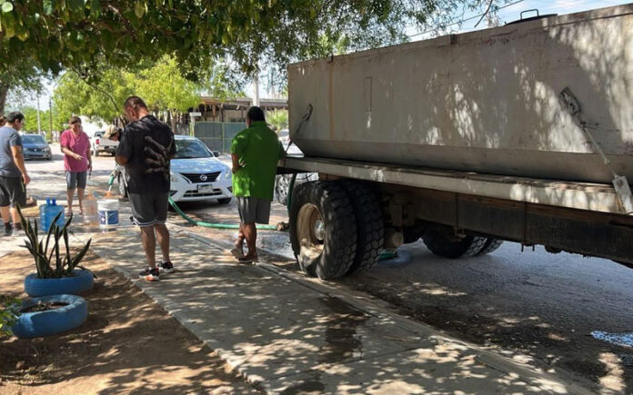 Pipas de Agua de Hermosillo abastecen colonias afectadas por problemas en el suministro