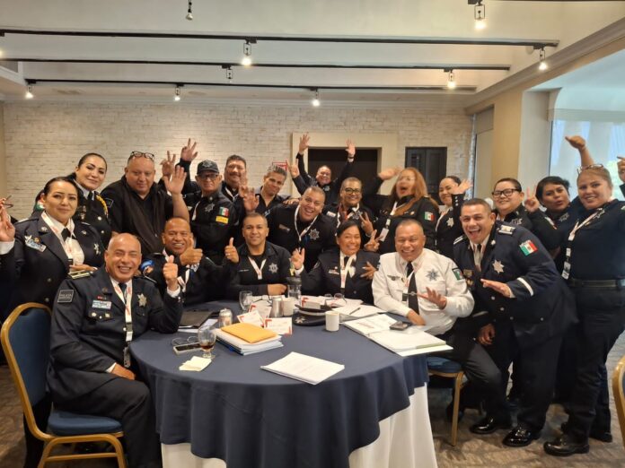 Policías de Hermosillo reciben certificación como mentores DARE para prevención de drogas