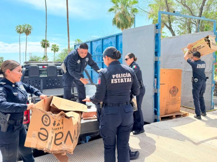 Elementos de la Policía Estatal recabaron material reciclable a la campaña Reciclando por Sonrisas en Hermosillo.