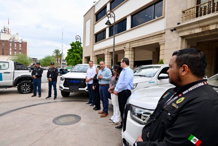 Toño Astiazarán entrega vehículos eléctricos a Protección Civil Municipal de Hermosillo