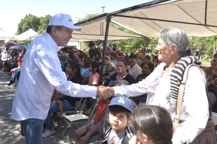 Toño Astiazarán durante una jornada de la Clínica Móvil en Hermosillo