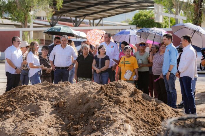 Toño Astiazarán supervisa pavimentación con concreto de la avenida Huásabas en Hermosillo