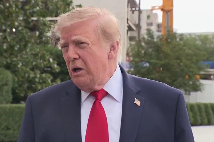 Trump intensifica su llamado a Zelenski para negociar con Rusia