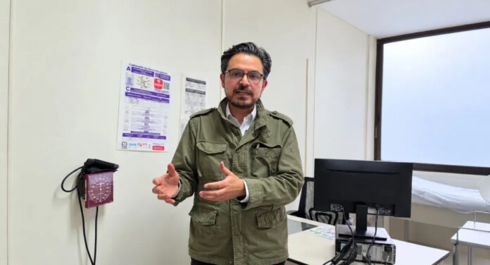 Zoé Robledo responde a protestas y reconoce saturación en el IMSS.