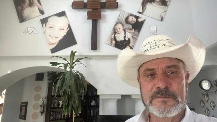 Adrián LeBarón exige justicia por la masacre de su familia
