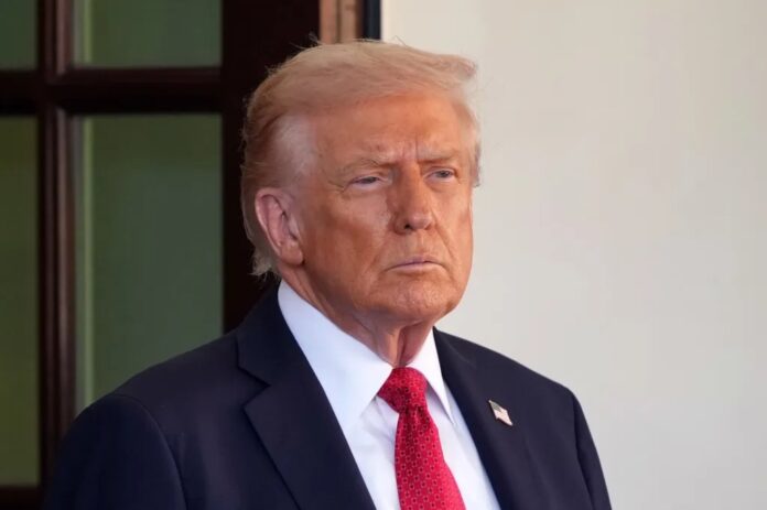 Donald Trump enfrenta caída de apoyo entre votantes latinos