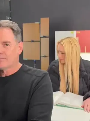 💕 Si entendiste inmediatamente qué significa el 3 de octubre, este video es para ti. Más de dos décadas después de Mean Girls, Lindsay Lohan volvió a convertirse en Cady Heron para recrear una de las escenas más recordadas de la película. Sí: han pasado 22 años. 😳 Ahora dinos: ¿Qué edad tenías cuando viste Chicas Pesadas por primera vez? #MeanGirls #LindsayLohan #CadyHeron #Nostalgia #SonoraHoy