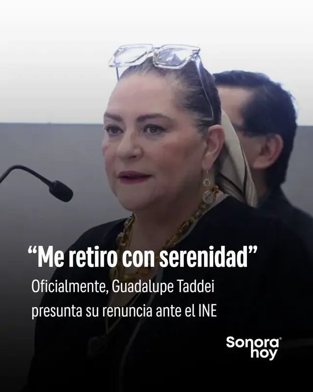 🚨🇲🇽 ¡ES OFICIAL! Guadalupe Taddei presenta su renuncia al INE; Cámara de Diputados inicia proceso para sustituirla. La sonorense Guadalupe Taddei Zavala formalizó este lunes 26 de octubre de 2026 su renuncia a la presidencia del Instituto Nacional Electoral (INE), luego de que la Cámara de Diputados recibiera el documento con el que oficializó su salida del organismo. 🏛️ Ricardo Monreal, coordinador de Morena en la Cámara de Diputados, confirmó la recepción del oficio y anunció que la Junta de Coordinación Política (Jucopo) comenzará el procedimiento para elegir a quien ocupará la presidencia del Instituto. 🗣️ “Me retiro con serenidad, con la satisfacción del deber cumplido”, expresó Taddei en su mensaje de despedida. ⚖️ ¿POR QUÉ RENUNCIÓ GUADALUPE TADDEI? Su salida ocurre en medio de señalamientos por presuntas irregularidades en contrataciones del INE y posibles conflictos de interés relacionados con empresas proveedoras. La Auditoría Superior de la Federación (ASF) ha iniciado revisiones sobre las operaciones cuestionadas. Sin embargo, hasta el momento, estos señalamientos no constituyen una determinación de responsabilidad penal contra la exfuncionaria. 📌 ¿QUÉ PASARÁ AHORA CON EL INE? El organismo deberá contar con una presidencia provisional mientras la Cámara de Diputados desarrolla el proceso para elegir a la persona que sustituirá a Taddei. De acuerdo con Ricardo Monreal, el procedimiento podría extenderse entre cuatro y cinco semanas. 🇲🇽 Por su parte, la presidenta Claudia Sheinbaum descartó que la renuncia represente un riesgo para la democracia mexicana y consideró necesario investigar los señalamientos relacionados con la gestión de la exconsejera presidenta. 🗣️ “La democracia no está en riesgo, al contrario, se fortalece siempre”, declaró la mandataria. 📍 Guadalupe Taddei, originaria de Sonora, asumió la presidencia del INE en abril de 2023 para un periodo que originalmente concluiría en 2032. Su renuncia abre una nueva etapa para el organismo electoral, que deberá definir a su próxima presidencia mientras se prepara para los procesos electorales de 2027. 🔎 Aunque Taddei ya formalizó su salida, las investigaciones sobre posibles irregularidades administrativas podrán continuar a través de las autoridades correspondientes. 💬 ¿Crees que la renuncia de Guadalupe Taddei fortalecerá la confianza ciudadana en el INE? #GuadalupeTaddei #INE #ClaudiaSheinbaum #RicardoMonreal #Sonora
